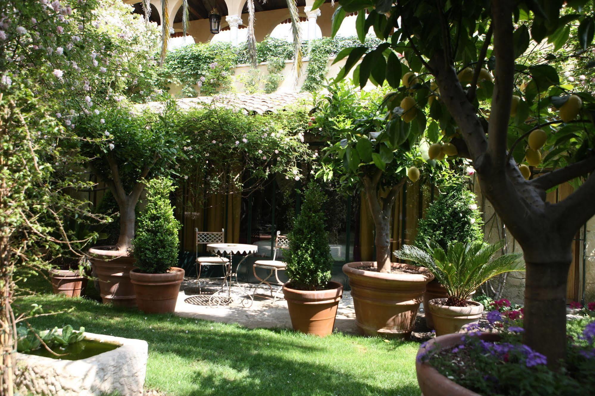 Hotel Jardins Secrets Nîmes Esterno foto